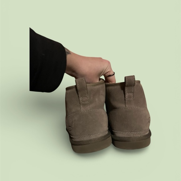 UGG Men's charcoal Suede Chukka Boots - Picture 4 of 6